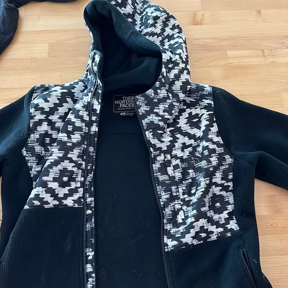 Black and white north face jacket size womens small